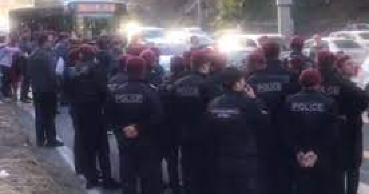 Вооруженные люди ворвались в полицию в ереване. Полиция Армении. Спецназ полиции Армении. Форма полиции Армении. Ангелы - полиция Армении.