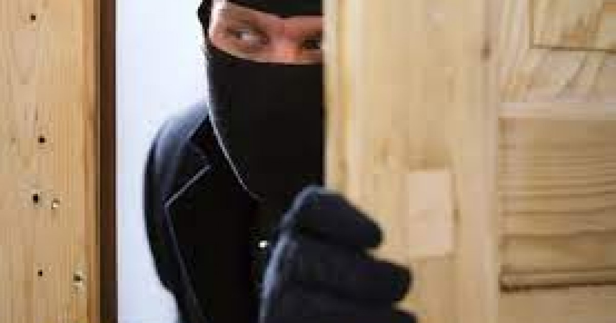 сон взламывают квартиру. кража в квартире. квартирный грабитель. сон взламывают квартиру. опасные незнакомцы.